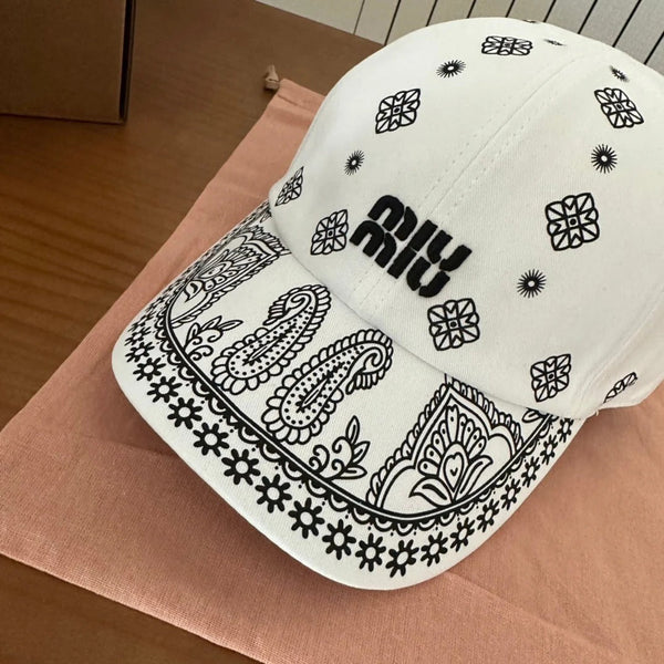 CAPPELLINO DA BASEBALL MM BIANCO CON MOTIVO RICAMATO BIANCO
