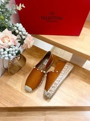 ESPADRILLE PLATE EN CUIR DE VEAU MARRON BRONZE AVEC CLOUS – TALON DE 2 CM
