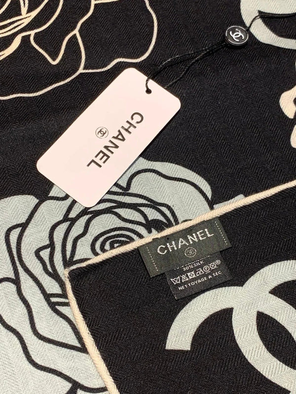 FOULARD CHANEL 25S 140 CM EN CACHEMIRE ET SOIE 943336