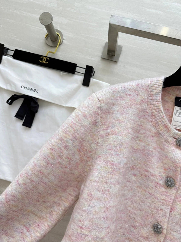 CHANEL VESTE EN MAILLE 25S 480