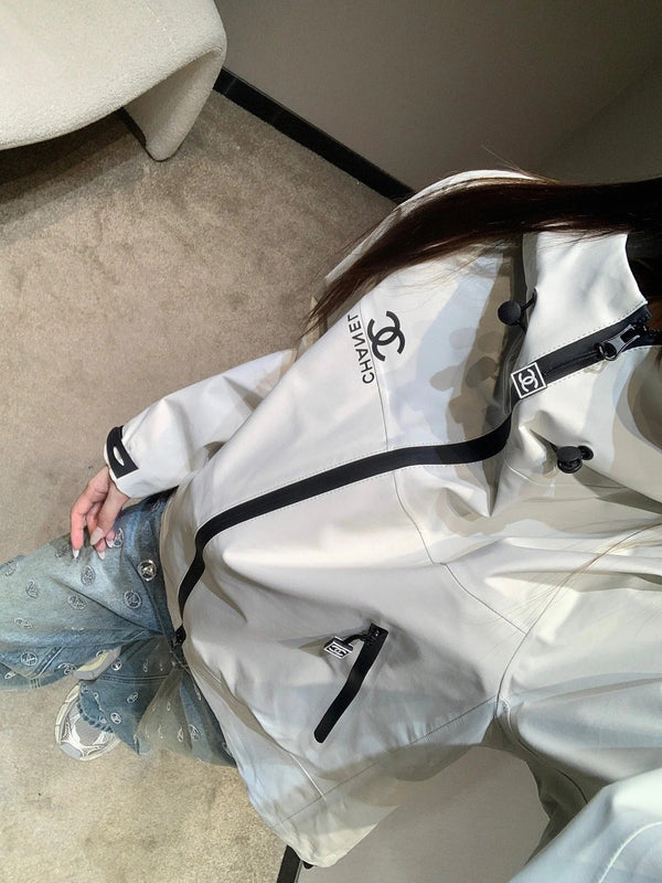 CHANEL 25S VESTE DE SPORT À CAPUCHE 449