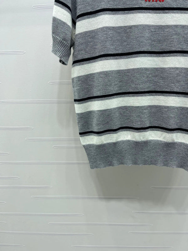 Miumiu 2026 Haut en tricot rayé à manches courtes col rond en coton gris 352436