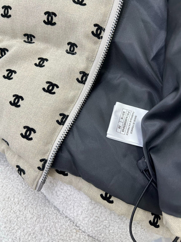 CHANEL BLOUSON EN DUVET 25S 311
