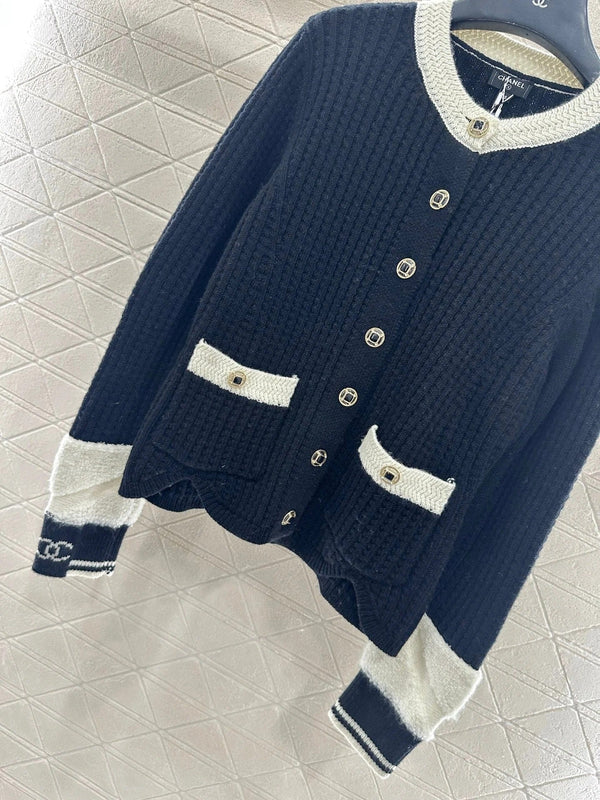 CHANEL Gilet en maille 25S 645