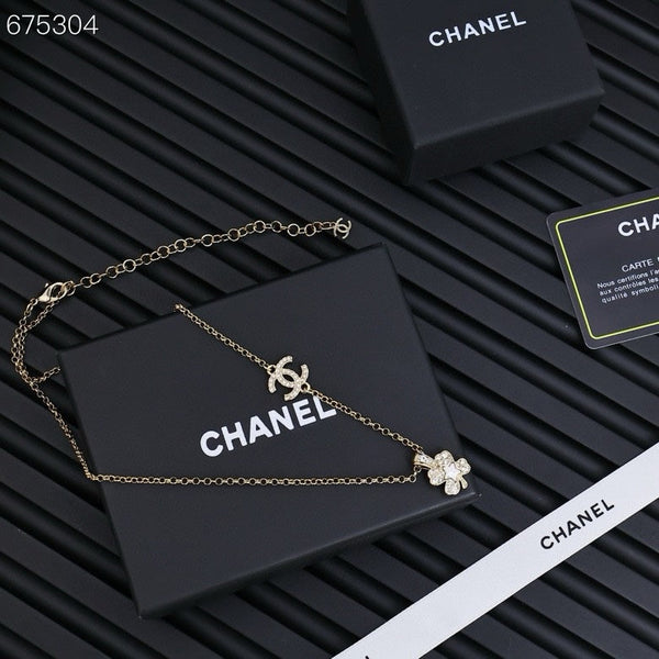 PENDANT NECKLACE FULL DIAMOND FOUR-LEAF CLOVER DOUBLE C IN GOLD