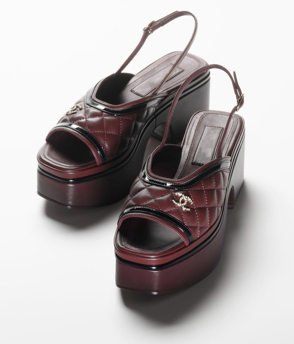 sandali in pelle di agnello nera bordeaux