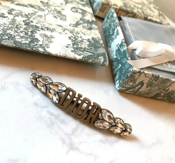 CD Brooch 01