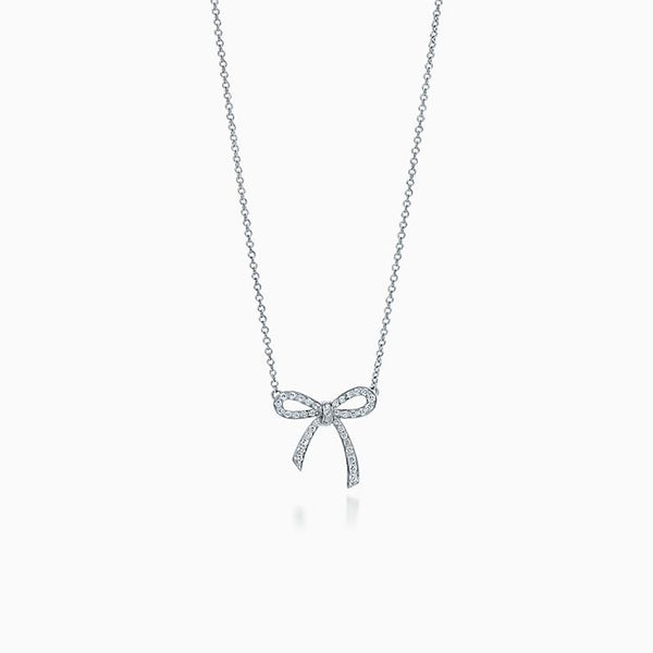 COLLANA CON NASTRO, CIONDOLO CON FIOCCO E DIAMANTE, CATENA