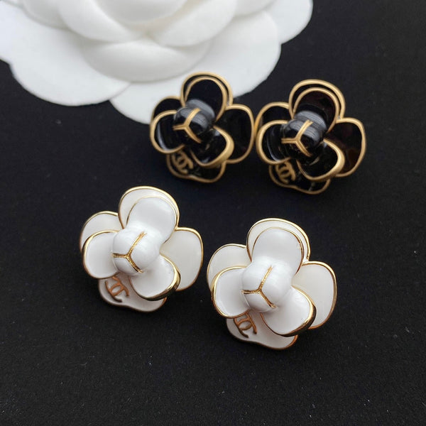 ORECCHINI IN ORO CON DOPPIA C E NUOVA CAMELIA