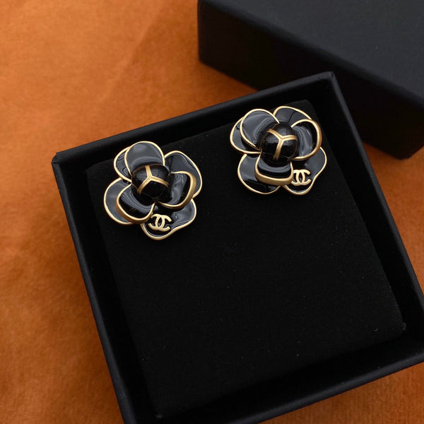 ORECCHINI IN ORO CON DOPPIA C E NUOVA CAMELIA