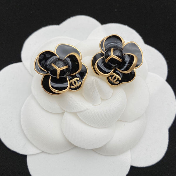 ORECCHINI IN ORO CON DOPPIA C E NUOVA CAMELIA