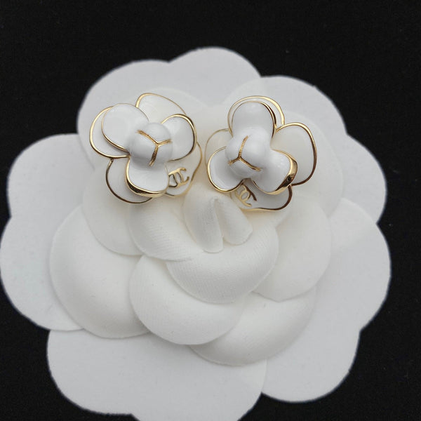 ORECCHINI IN ORO CON DOPPIA C E NUOVA CAMELIA