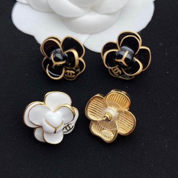 ORECCHINI IN ORO CON DOPPIA C E NUOVA CAMELIA