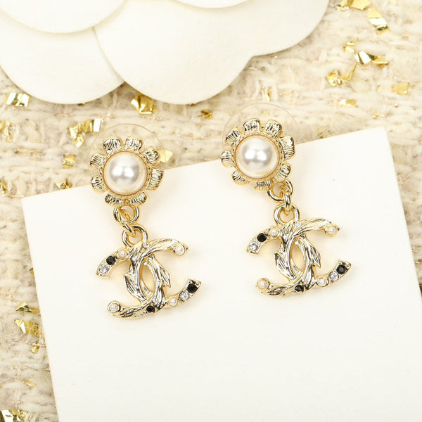 ORECCHINI A PENDENTE CON DIAMANTI MULTIPLI IN ORO E GIRASOLE CC