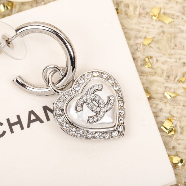ORECCHINI A FORMA DI CUORE CON DOPPIA C IN ARGENTO E DIAMANTI