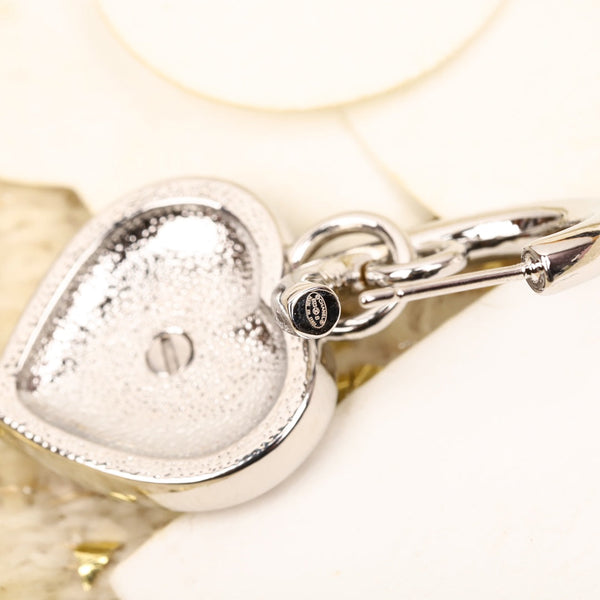 ORECCHINI A FORMA DI CUORE CON DOPPIA C IN ARGENTO E DIAMANTI