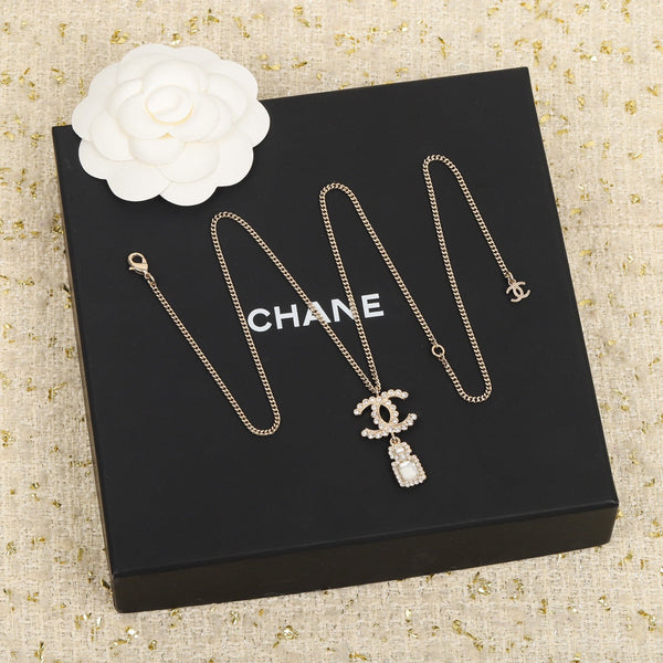 COLLANA IN ORO CON PENDENTE A FORMA DI BOTTIGLIA DI PROFUMO CHANE