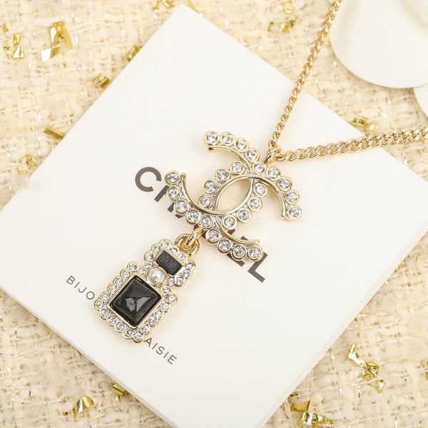 COLLANA IN ORO CON PENDENTE A FORMA DI BOTTIGLIA DI PROFUMO CHANE