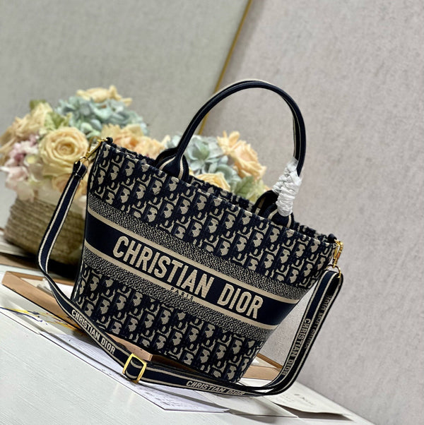 CD NUOVA BORSA CESTINO RICAMO OBLIQUO BLU