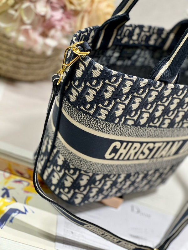 CD NUOVA BORSA CESTINO RICAMO OBLIQUO BLU