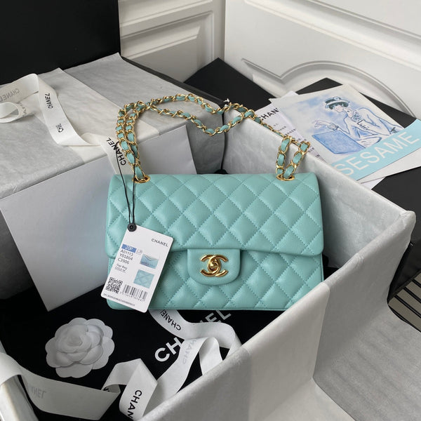 Borsa media classica con patta 23 cm, hardware oro caviale blu cielo 