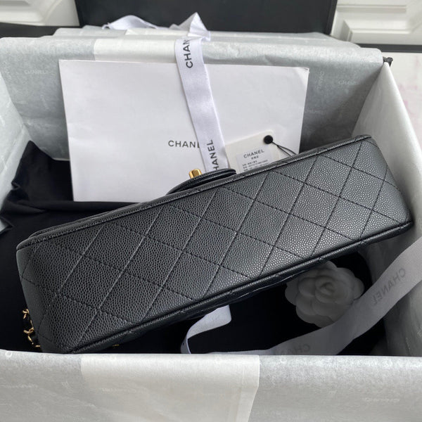 Borsa media classica con patta 23 cm, hardware nero caviale dorato 