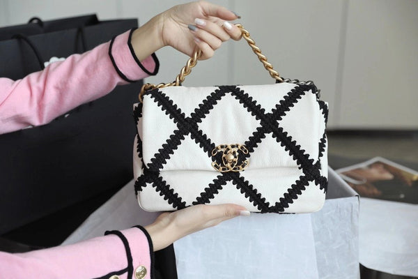 19 BORSA CON PATTA 26 BIANCO NERO PELLE DI VITELLO 