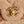 Borsa Chanel mini Flap in pelle di agnello e shearling color oro, metallo beige marrone
